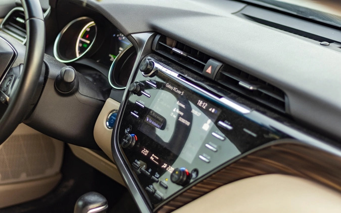 Toyota Camry cena 96900 przebieg: 174000, rok produkcji 2019 z Wrocław małe 781